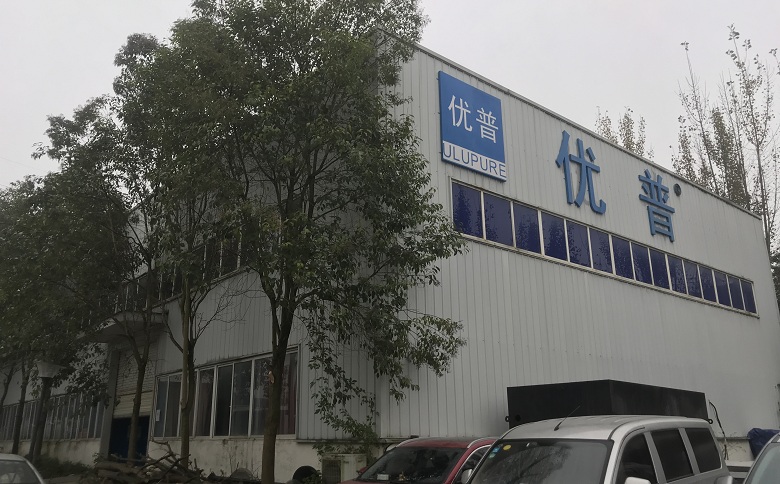 生產(chǎn)車(chē)間門(mén)口